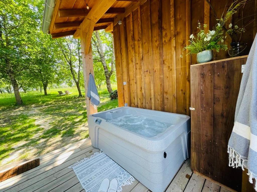 Dome Insolite Lichen Jacuzzi Et Petits-Dejeuners Inclus Gondrin Eksteriør billede
